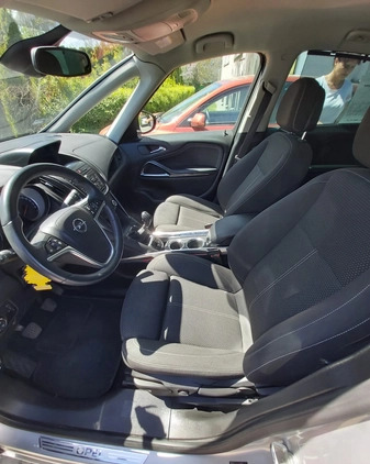 Opel Zafira cena 41500 przebieg: 217064, rok produkcji 2014 z Hrubieszów małe 106